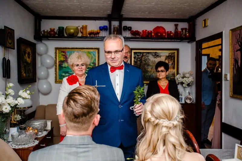 Rodzicielskie błogosławieństwo nowożeńców